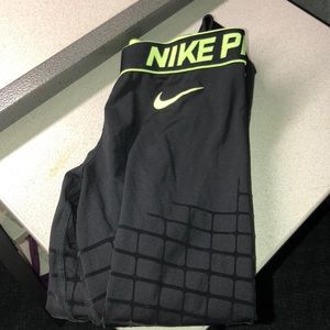 Never worn nike compression leggings